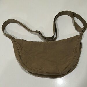 Uniqlo Banana Bag • Taupe